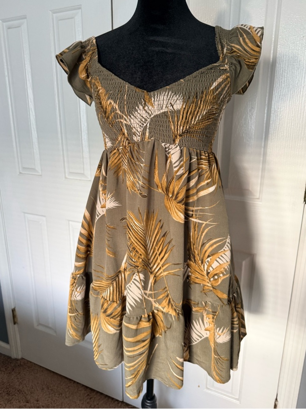 🌿 Olive Green Tropical Smocked Mini Dress XS Ruffle Strap Boho Flowy Lined